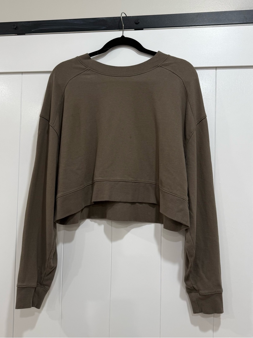 nuuds Cropped Crew Sweatshirt in Olive Brown